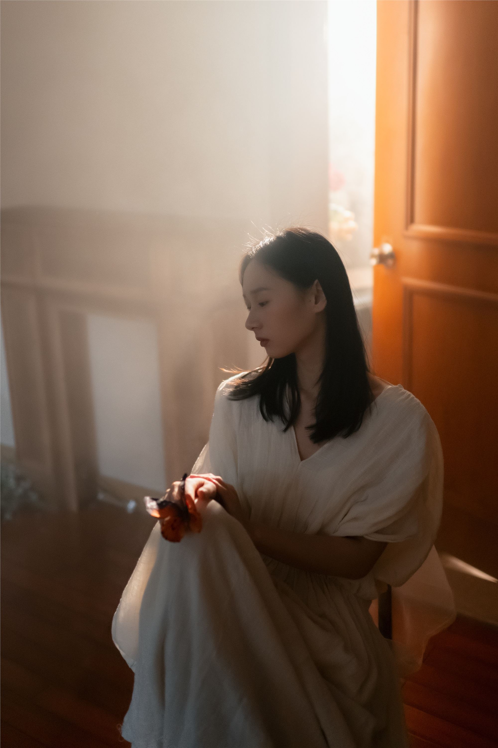 YITUYU艺图语 2025.02.06 她从光里来 方休。